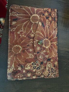 Patricia Nash Floral Tooled Leather Wallet in Rust Brown and Cream